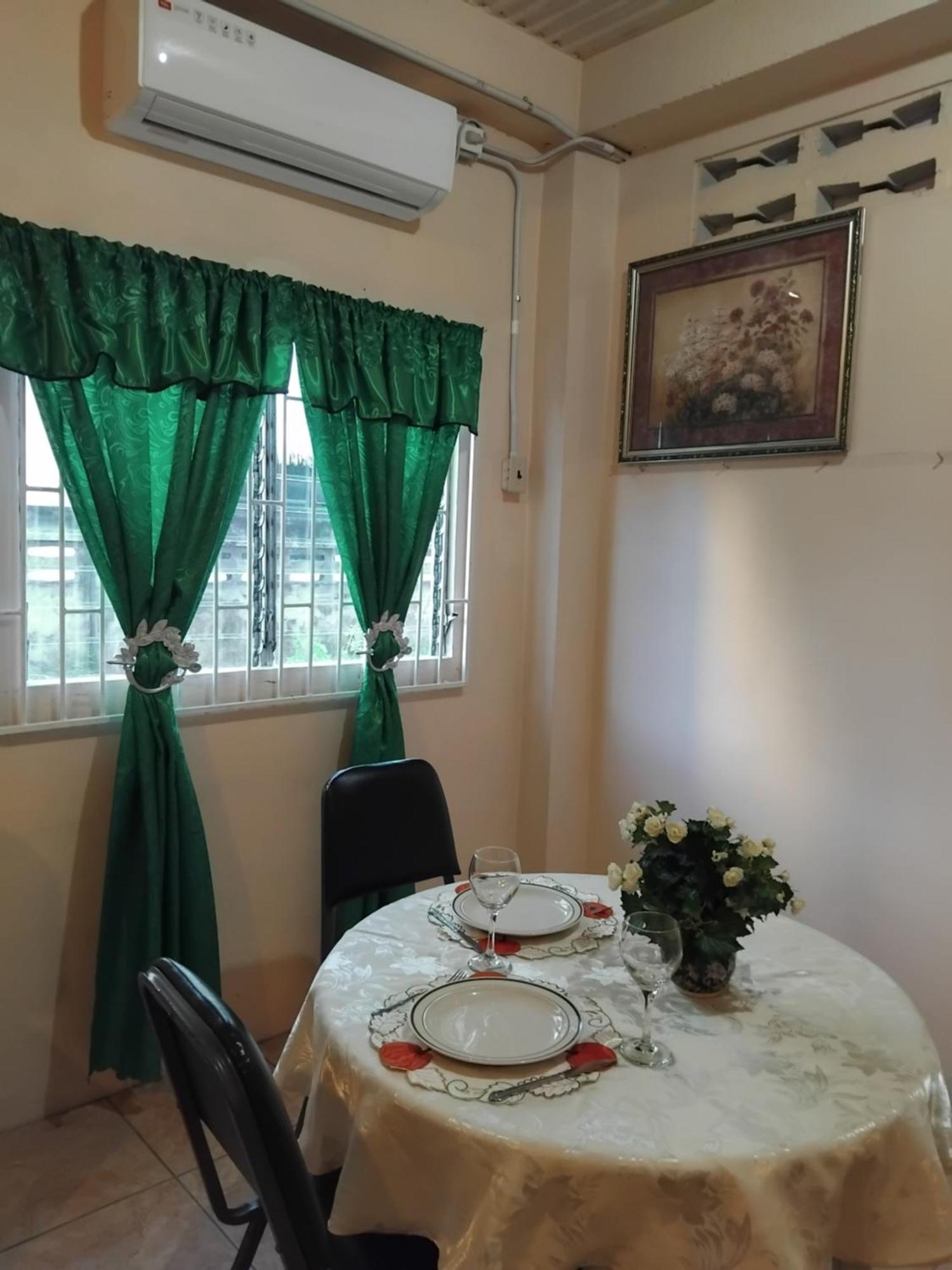 Ravi Vacation Apartment Couva Kültér fotó